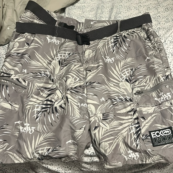 Ecko Unlimited Other - Gray Tropical Print Ecko Unlimited Cargo Shorts - 40